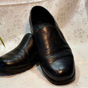 Maine Woods Women's Black Leather uppers padded insoles well made shoes size 9M